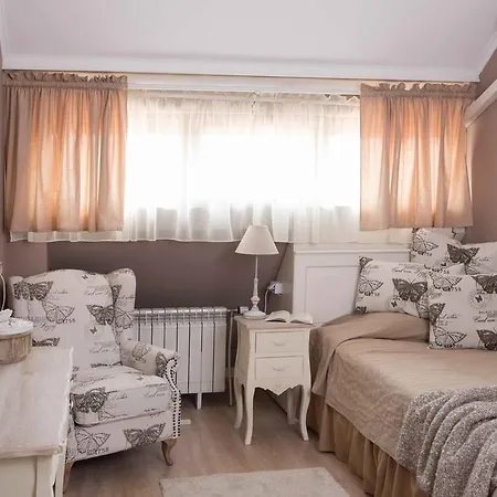 שומן Family Hotel The Castle מראה חיצוני תמונה