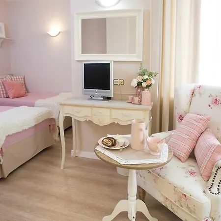 שומן Family Hotel The Castle מראה חיצוני תמונה